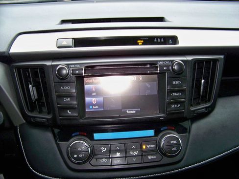 Used 2018 Toyota RAV4 XLE AWD/4WD image 20