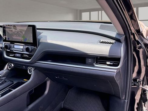 Used 2024 Toyota Grand Highlander XLE FWD image 26