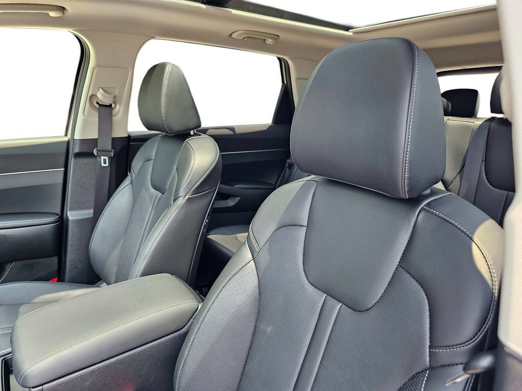 Certified 2026 Kia Sorento S w/ S Panoramic Sunroof Package FWD image 20