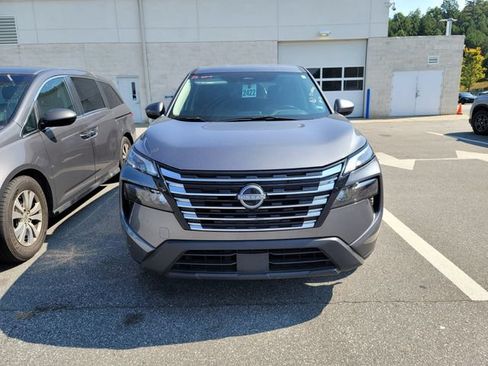 Used 2025 Nissan Rogue SV FWD image 2