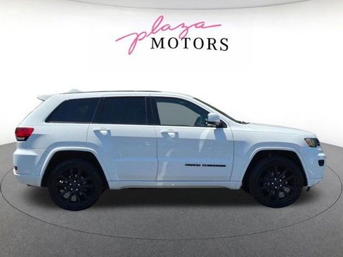 Used 2018 Jeep Grand Cherokee Altitude AWD/4WD image 4