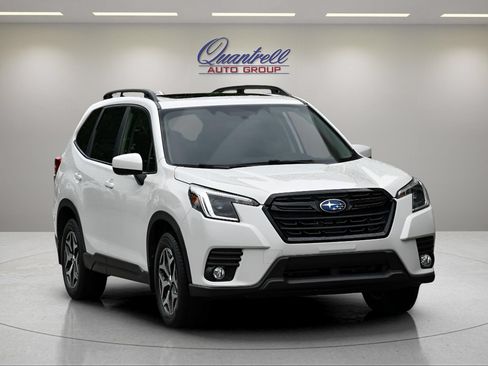 Used 2022 Subaru Forester Premium AWD/4WD image 2