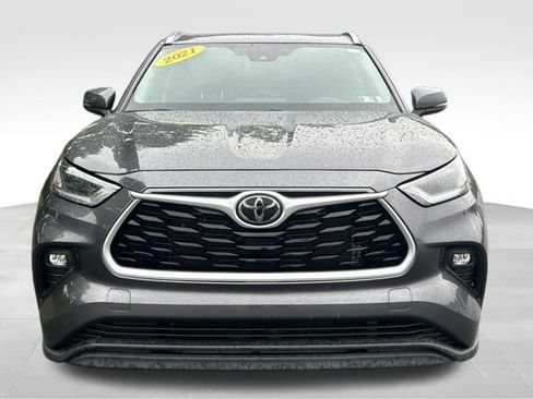 Used 2021 Toyota Highlander XLE AWD/4WD image 8