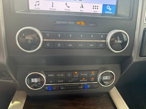 Used 2019 Ford Expedition Platinum AWD/4WD image 12