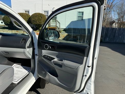 Used 2013 Toyota Tacoma 4x4 Double Cab image 18