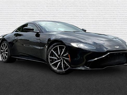 Used 2019 Aston Martin V8 Vantage Coupe RWD image 3