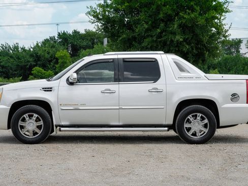Used 2007 Cadillac Escalade EXT w/ Information Package AWD/4WD image 13