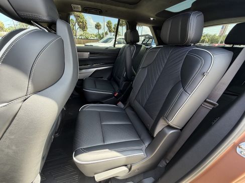 New 2027 Cadillac Vistiq Platinum w/ LPO, Floor Liner Package AWD/4WD image 24