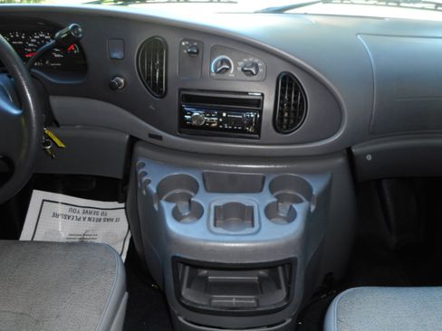 Used 2004 Ford E-350 and Econoline 350 Super Duty RWD image 21