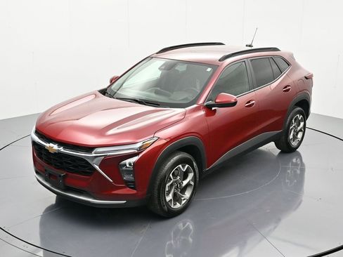 Certified 2025 Chevrolet Trax LT w/ LT Convenience Package image 28