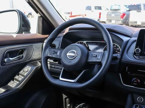 Used 2022 Nissan Rogue SV FWD image 15
