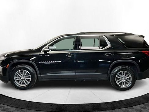 Used 2023 Chevrolet Traverse LT image 2