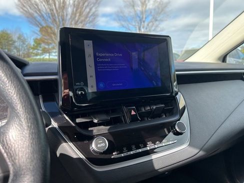 Used 2025 Toyota Corolla LE image 21