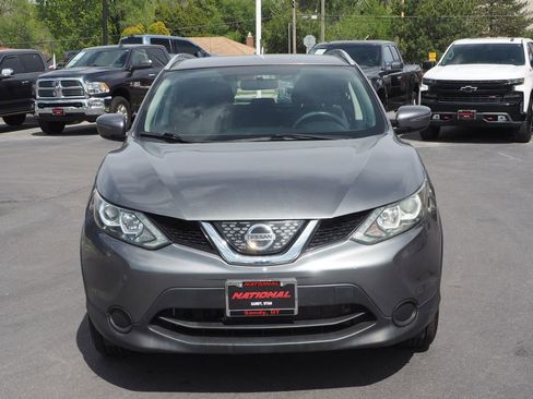 Used 2018 Nissan Rogue Sport SV AWD/4WD image 2