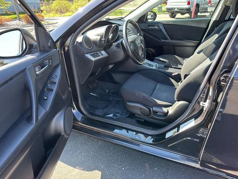 Used 2011 MAZDA MAZDA3 i Touring FWD image 2