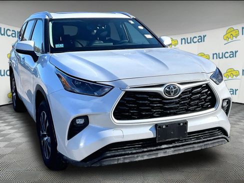 Used 2023 Toyota Highlander XLE image 1