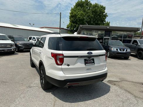 Used 2017 Ford Explorer XLT w/ Equipment Group 202A AWD/4WD image 3