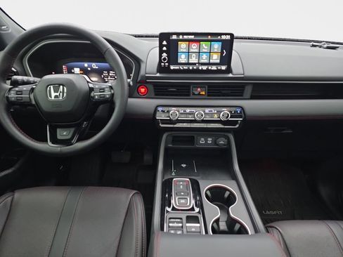 Certified 2025 Honda Pilot Black Edition image 15