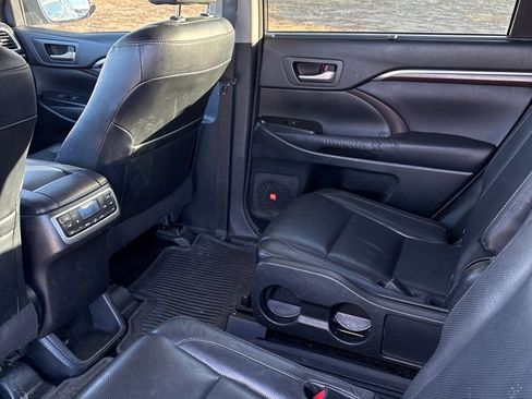 Used 2016 Toyota Highlander Limited Platinum image 10