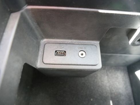 Used 2013 Ford Expedition XLT image 33