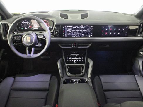 Certified 2025 Porsche Cayenne image 20
