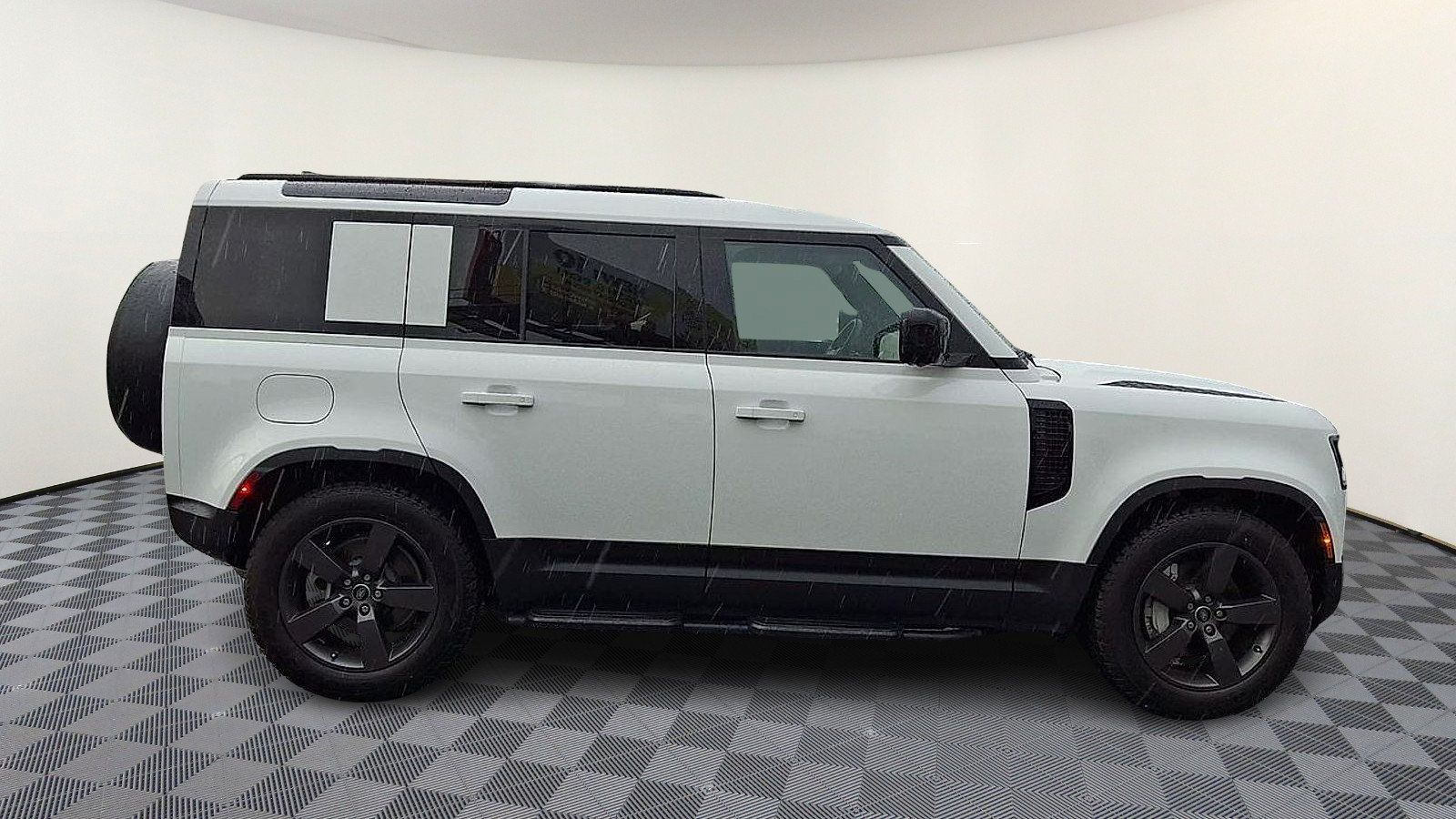 Certified 2025 Land Rover Defender 110 S AWD/4WD image 9