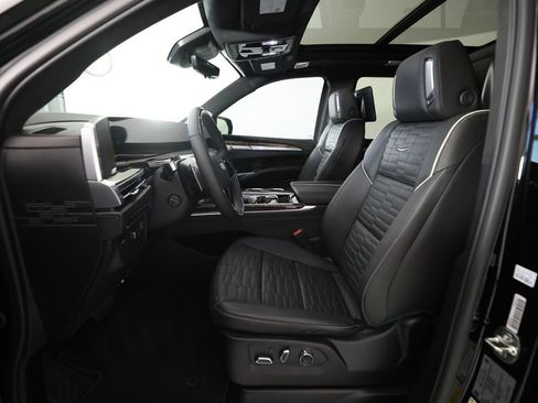 Used 2026 Cadillac Escalade Platinum Sport w/ LPO, ONYX Package AWD/4WD image 17