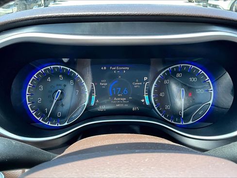 Used 2017 Chrysler Pacifica Touring-L Plus w/ Advanced Safetytec Group FWD image 24