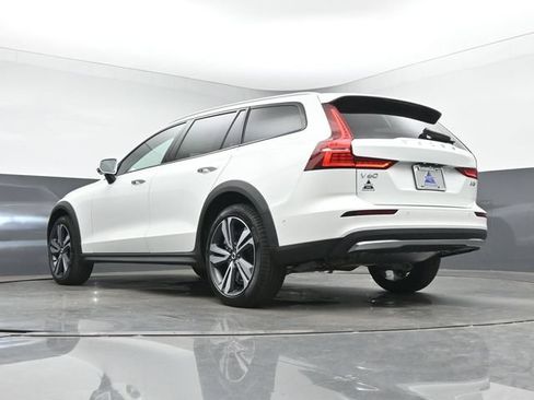 New 2026 Volvo V60 B5 Cross Country Plus w/ Climate Package AWD/4WD image 42