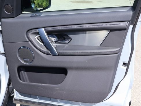 New 2025 Land Rover Discovery Sport Dynamic SE image 12