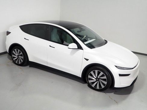Used 2026 Tesla Model Y Long Range AWD/4WD image 13