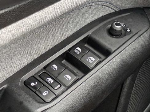 Used 2023 Jeep Compass Latitude w/ Sun and Sound Group AWD/4WD image 25