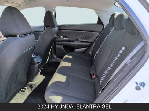 Used 2024 Hyundai Elantra SEL image 15