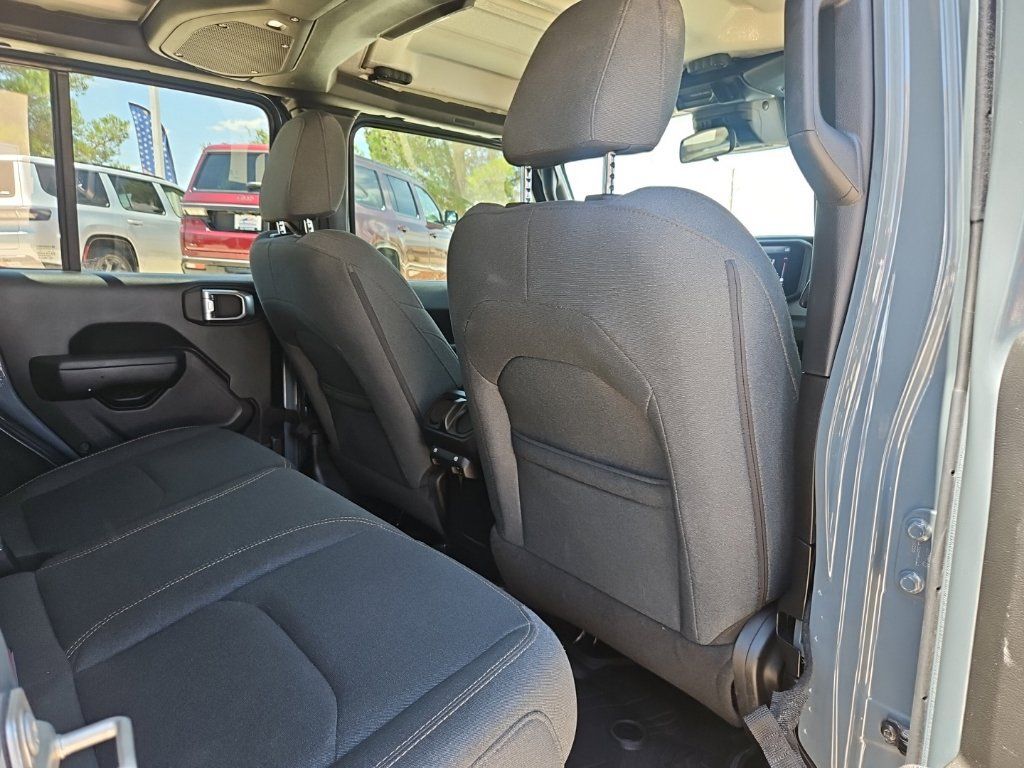 Used 2024 Jeep Wrangler Unlimited AWD/4WD image 25