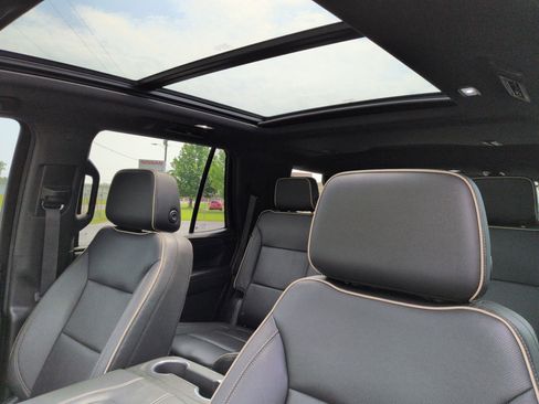 Used 2023 GMC Yukon SLT w/ SLT Premium Package RWD image 29