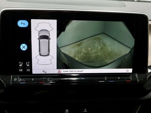 Used 2025 Volkswagen Atlas SE image 2