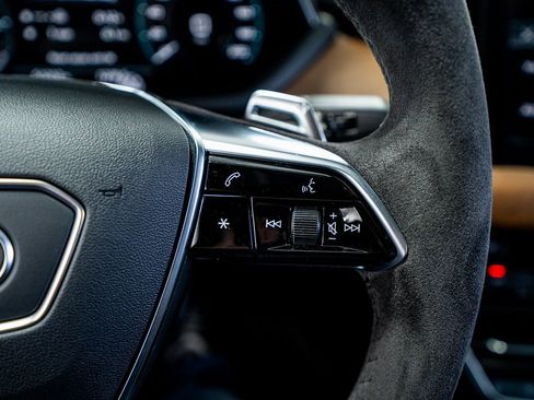 Used 2022 Audi e-tron GT Premium Plus image 39