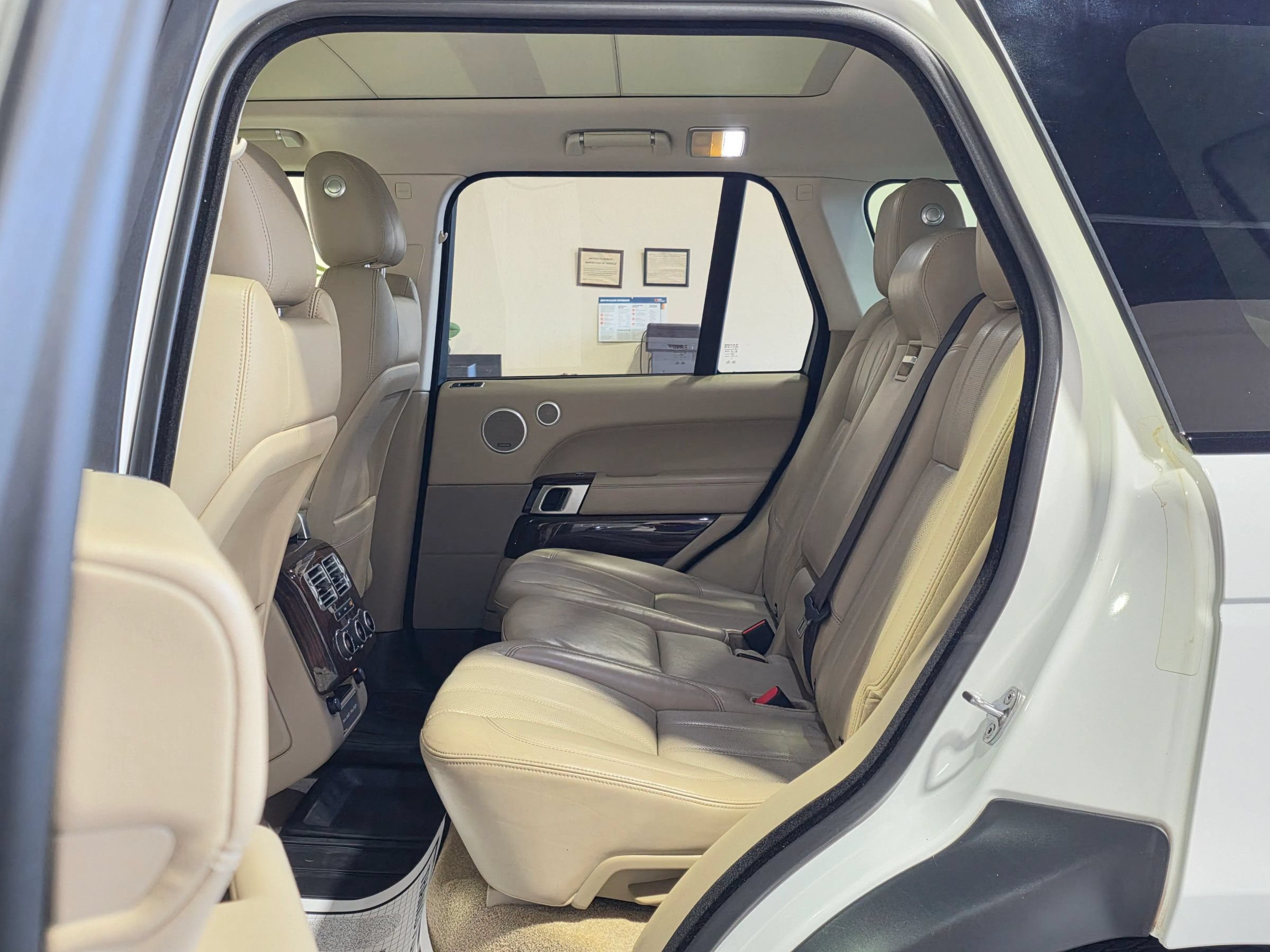 Used 2017 Land Rover Range Rover HSE AWD/4WD image 16