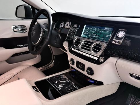 Used 2015 Rolls-Royce Wraith image 33