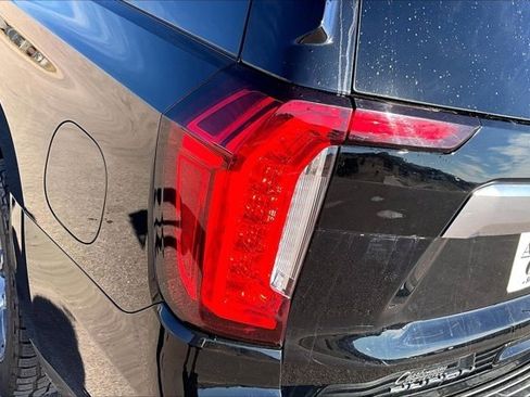 Used 2021 GMC Yukon Denali w/ Denali Premium Package image 23