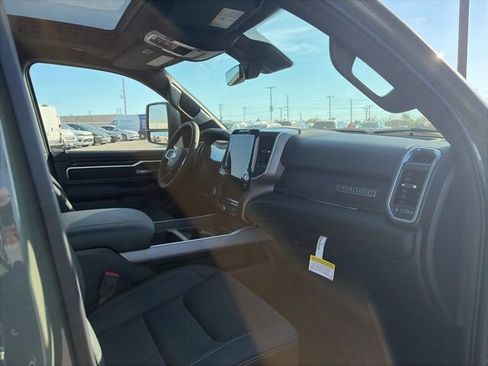 New 2026 RAM 1500 4x4 Crew Cab image 17