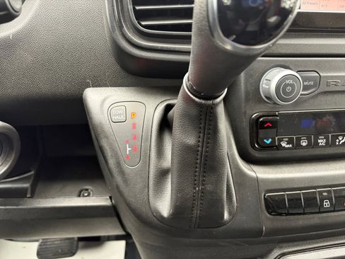 Used 2025 RAM ProMaster 2500 w/ Convenience Group FWD image 13