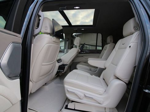 Used 2024 Cadillac Escalade ESV Sport Platinum w/ LPO, ONYX Package image 37