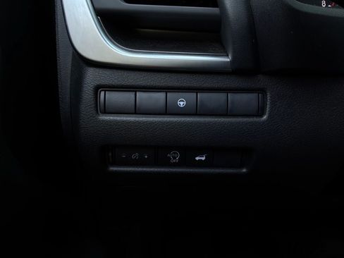Used 2025 Nissan Rogue SV AWD/4WD image 25
