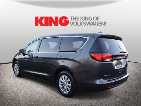 Used 2017 Chrysler Pacifica Touring w/ Tire & Wheel Group image 6