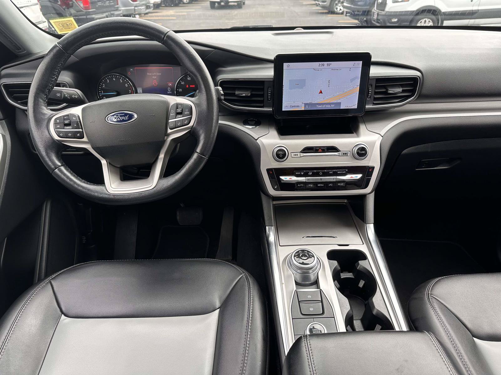Used 2022 Ford Explorer XLT w/ Equipment Group 202A AWD/4WD image 18