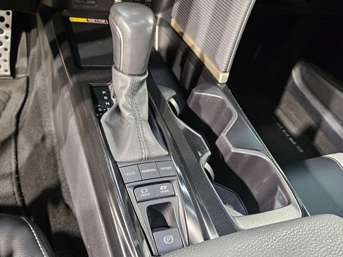 Used 2025 Toyota Camry SE FWD image 32