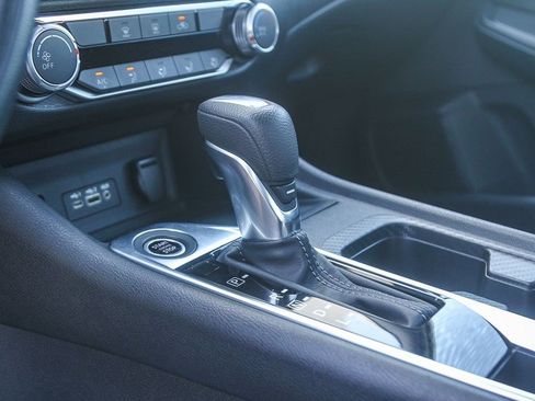 Used 2024 Nissan Sentra SV FWD image 21