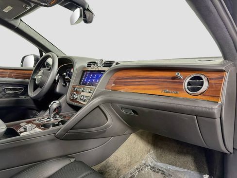 Used 2023 Bentley Bentayga AWD/4WD image 31