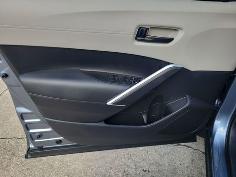Used 2025 Toyota Corolla Cross L FWD image 11